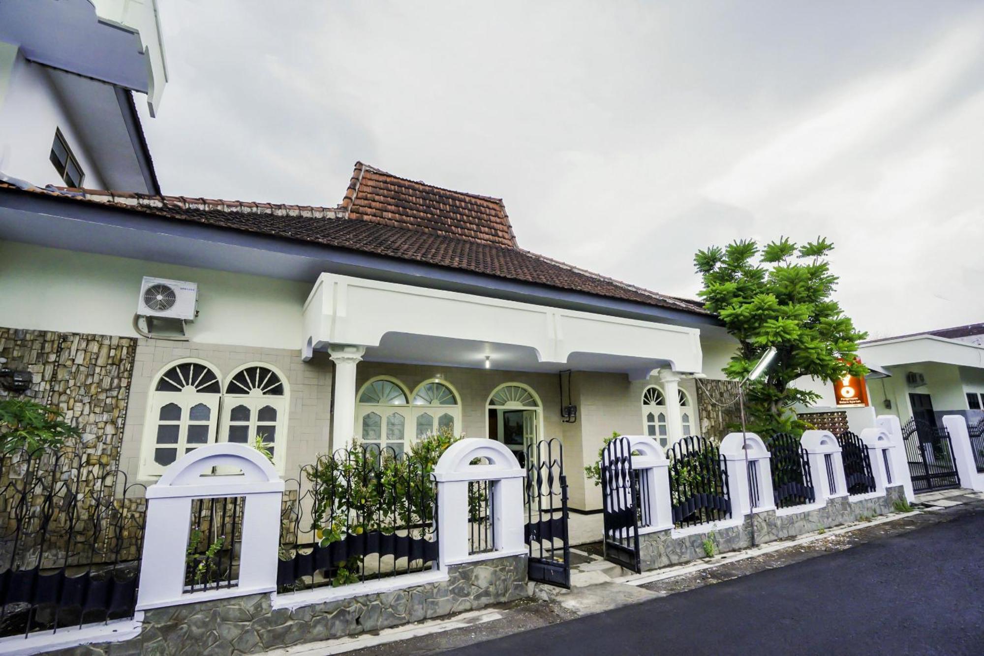 Oyo 2004 Penginapan Bidara Syariah بروبولينغو المظهر الخارجي الصورة