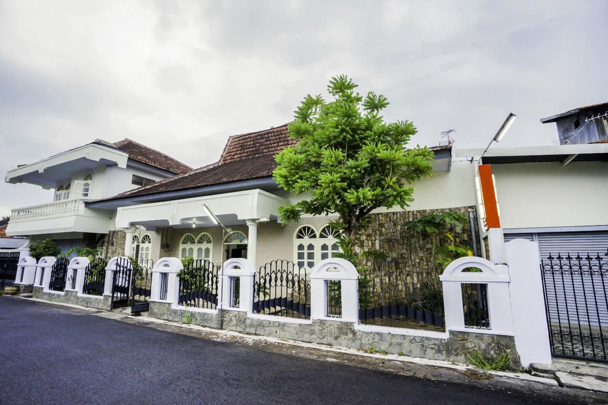 Oyo 2004 Penginapan Bidara Syariah بروبولينغو المظهر الخارجي الصورة