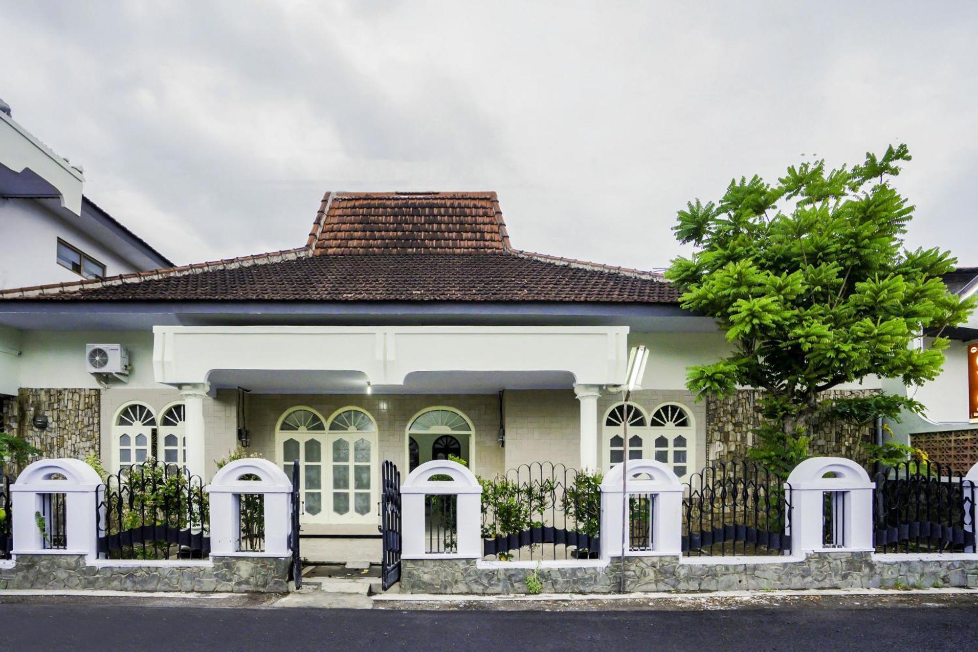 Oyo 2004 Penginapan Bidara Syariah بروبولينغو المظهر الخارجي الصورة